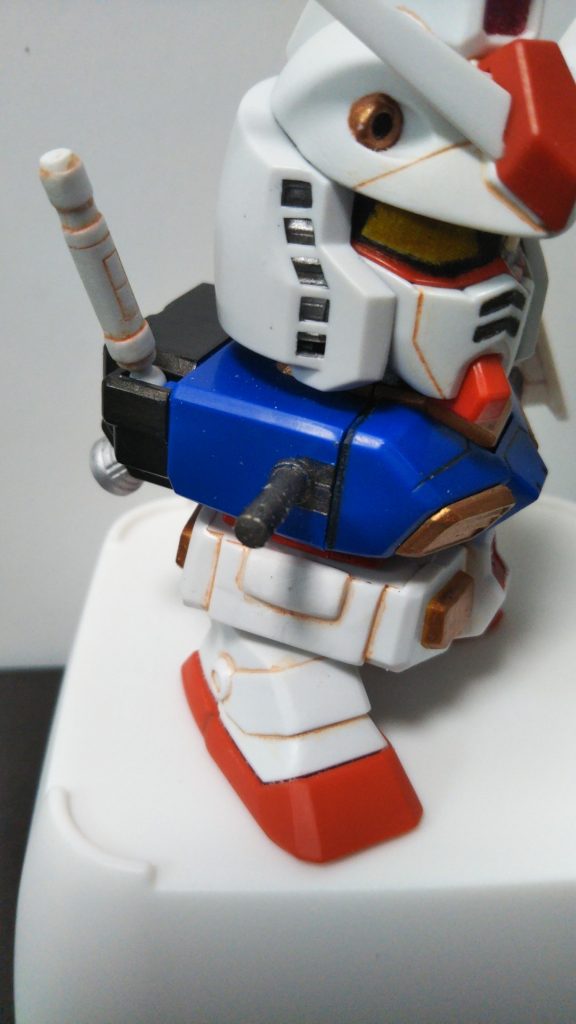 上半身は、段落ちモールド。下半身は、合わせ目消し。