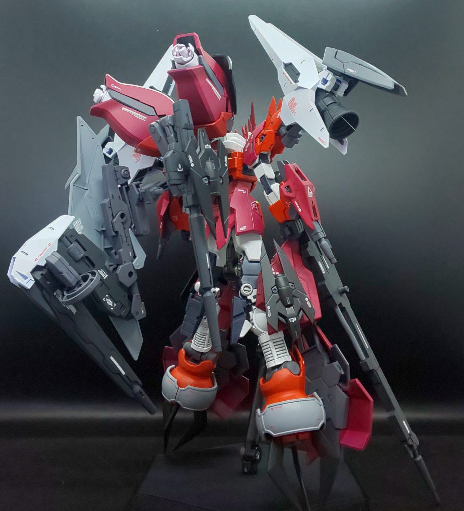 スラスターやらライフルやらと、かなり盛り過ぎたのでポーズが全然とれないのは、今回の反省点です。