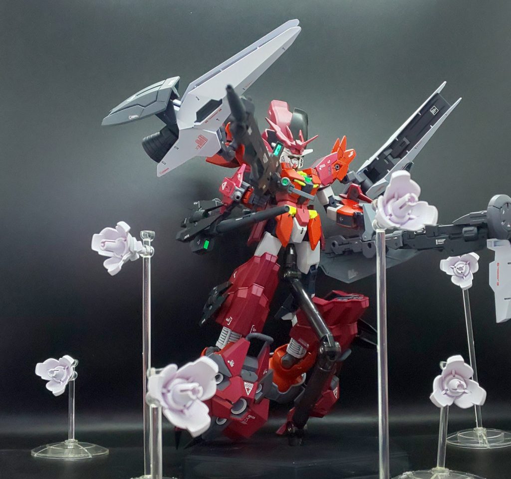 背部コンテナには、左右3基づつ、計6基のバラ型ファンネル【R・D・R】を搭載。