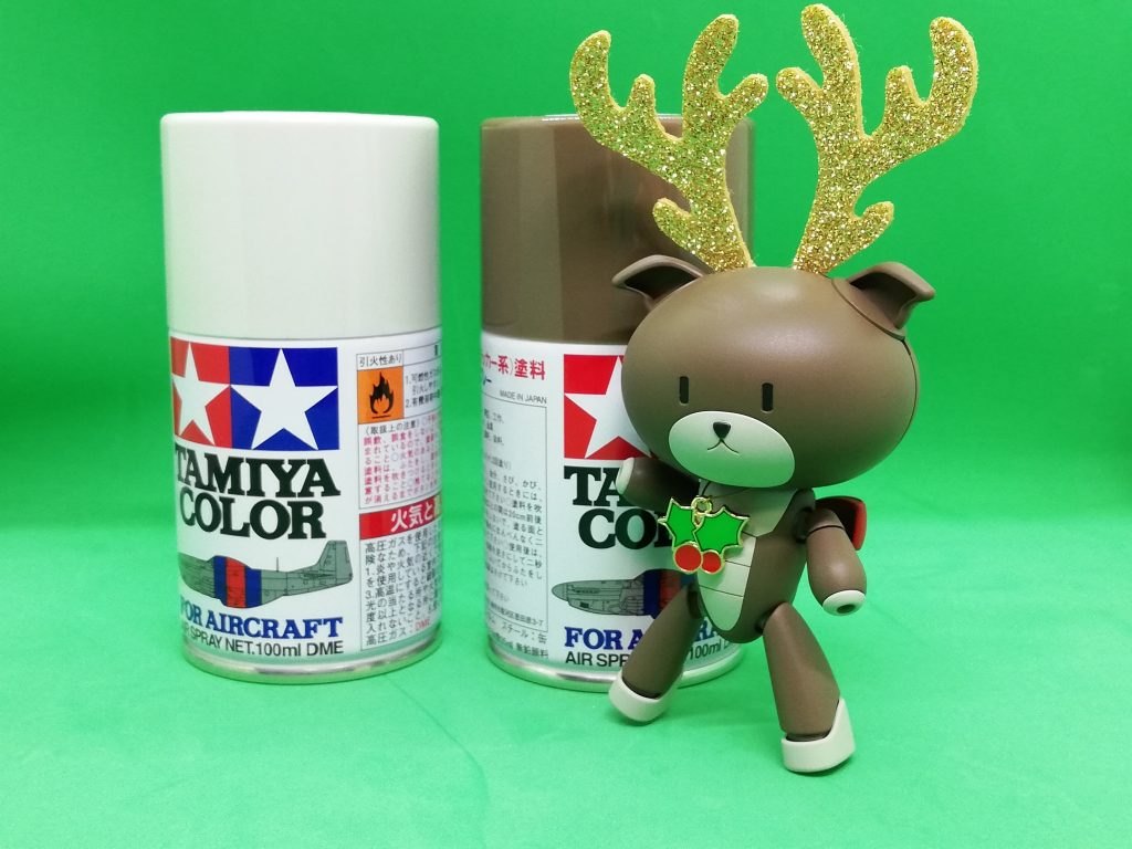 メイン塗装はエアーモデルスプレーのダークアースとライトグレイをチョイス。白の代わりにライトグレイを使うことでコントラストがキツくならず自然な感じになります。何より塗るのが楽です(隠ぺい力がダンチ)。