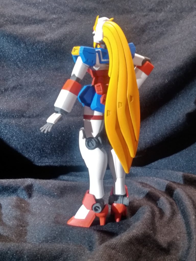 後ろから。髪の毛パーツは塗ったらムラができまくってたんですが、上からクリアーオレンジを塗ってなんちゃってグラデーションにして誤魔化しています