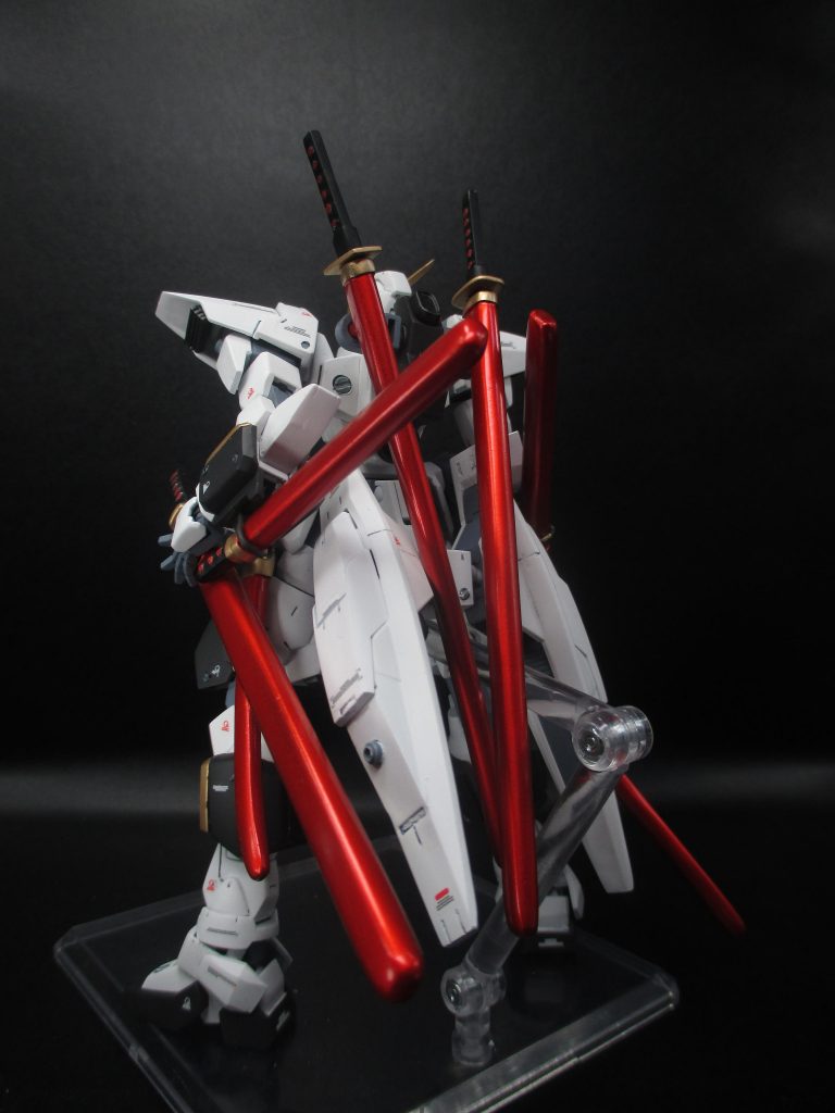 八剱ガンダム–3枚目/制作者：堺・悠一