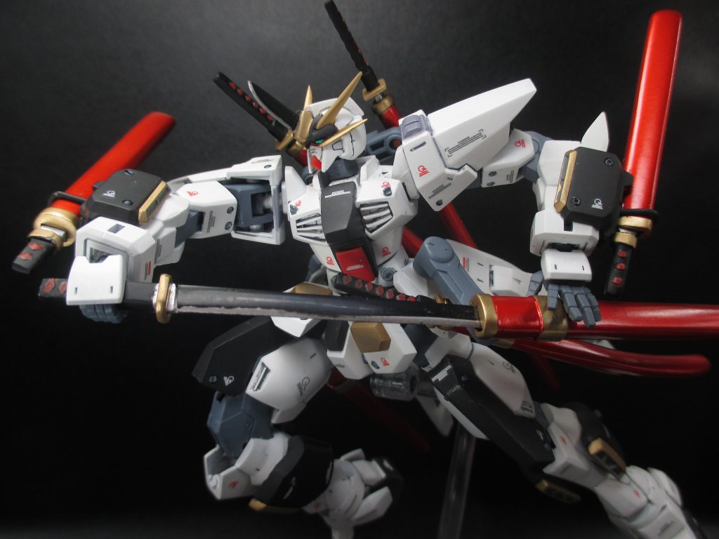 八剱ガンダム–4枚目/制作者：堺・悠一