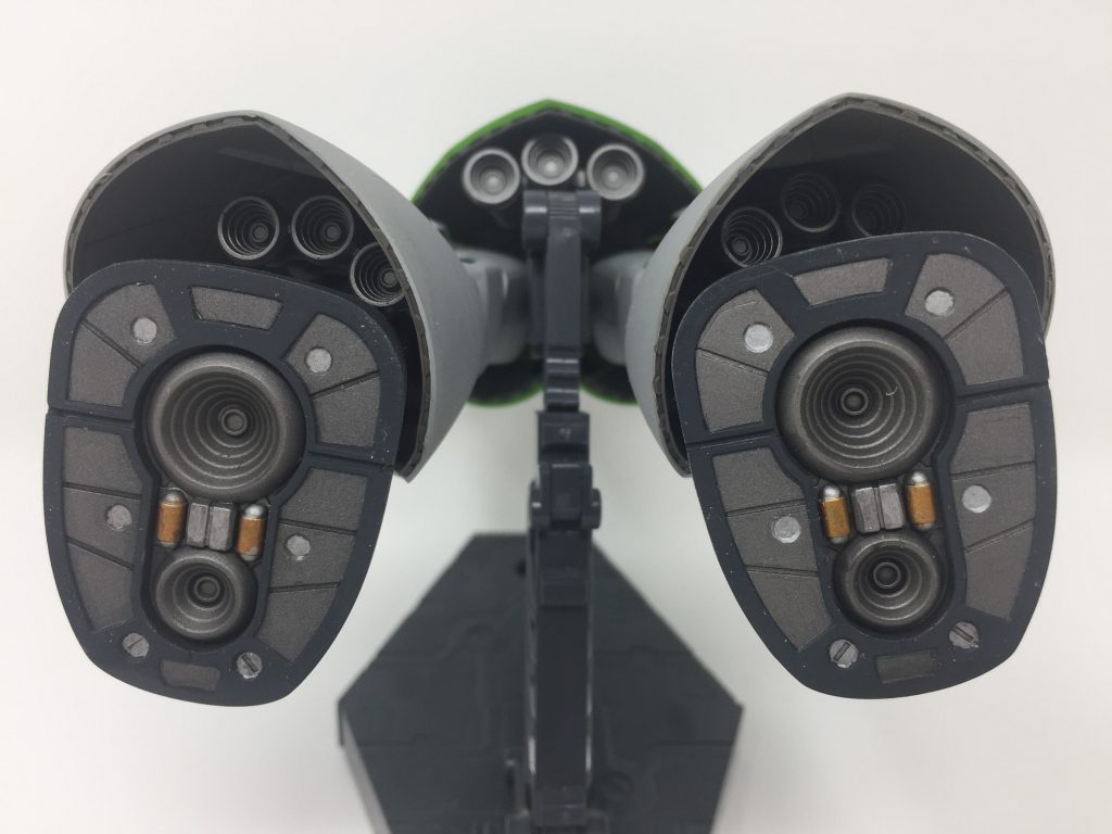 足の裏もしっかりと塗り分けて、リアアーマー、スネアーマーの縁は凸凹ディテールを追加しました。