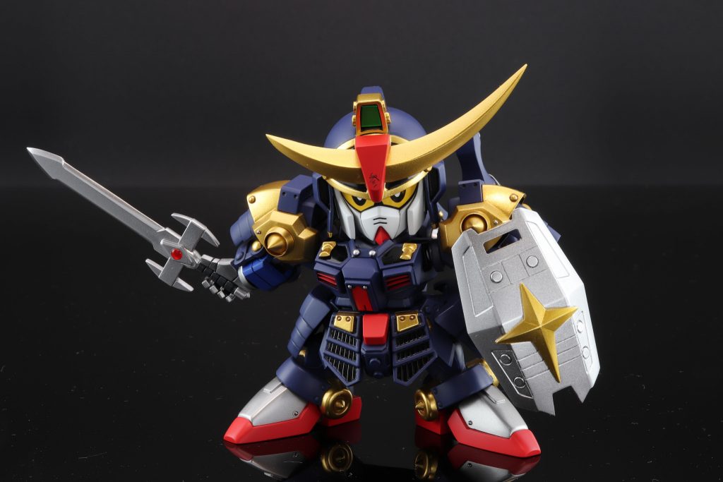 キットの肉抜き穴やつなぎ目消しをして塗装仕上げ。カラーリングはBB戦士No１１３頑駄無真駆参のインストに描かれていた真悪参の画稿を元にブルー基調のものにしています。 