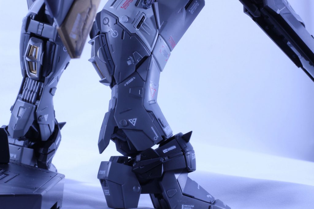 わかりづらいですが、脹脛から足に続くようにNグレー4を配置しました。