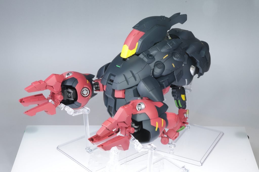 脚を開いてクローを閉じたらMA形態完成です！