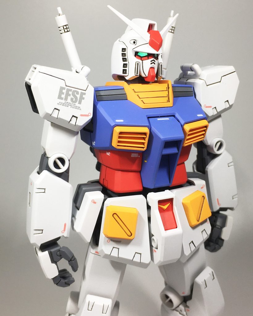 デザインはほんとカッコイイんですけどね。合わせ目や可動域を見直してリメイクされないものか...HGで出てくれても嬉しいです