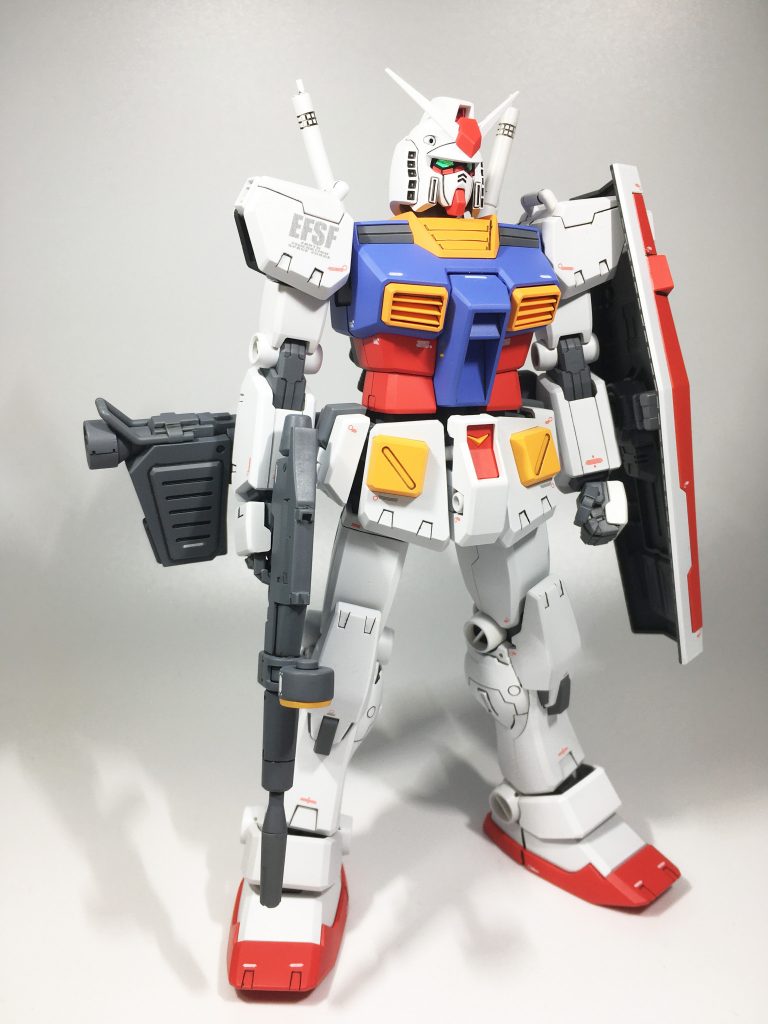 フル装備で。カラーリングは設定画を参考にしつつ自分の好みに合わせて調色しました。カラーレシピは最後に載せておきます