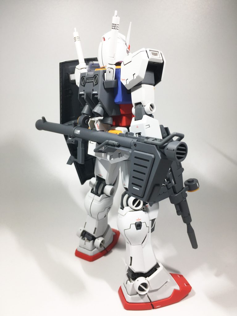 肩、腰、シールドの内側はエナメルで塗り分けています