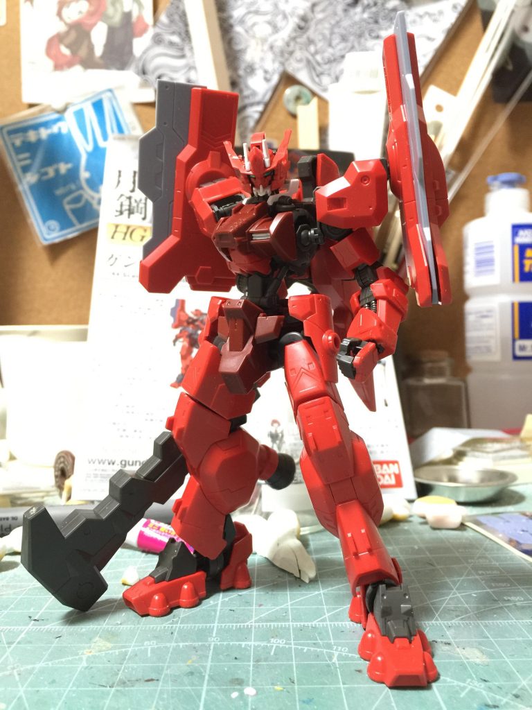 素組み状態のアスタロトオリジン。これも異形のガンダムとしてカッコイイ。鉄血系は質量武器が良く似合います。