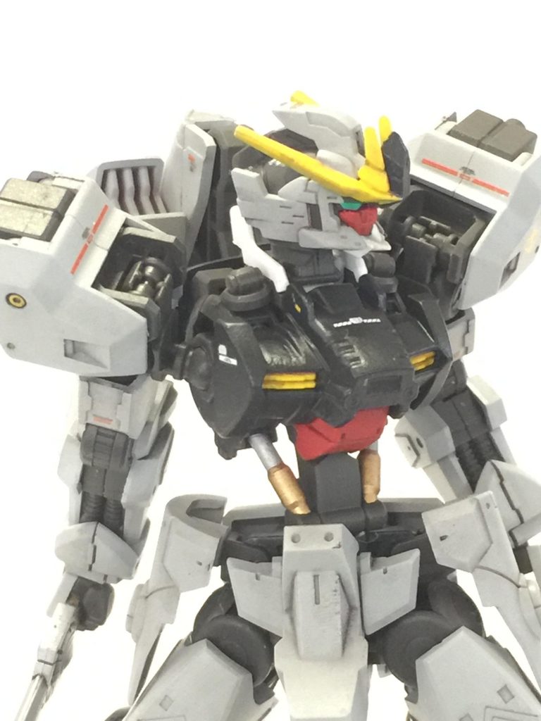 最近、ウェザリング系のマテリアルやツールが充実してきました。使用するとその魔力に落ちていき、ありえないぐらい汚したり傷付けたりしてしまってます。現用機できちんと整備運用されてる以上、帰還すれば洗浄するだろうし、塗装ハゲたらタッチアップするでしょうし。そのあたり、間違ったリアル感を出さないように気を付けないと。なので汚し、ハゲ表現は極々あっさりめにしてあります。