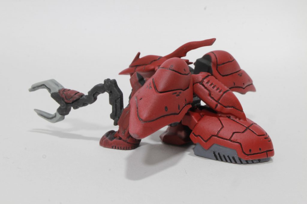 後ろはこんな感じ。スジボリが下手すぎて線がぶっとくなってしまいました。巨大モビルアーマーなので、線はできるだけ細い方がリアルなのに…。