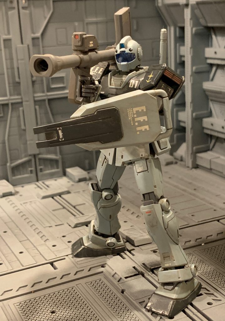 思ったより自然に構えさせる事ができて、合わせ目消して色塗って用意した甲斐がありました。