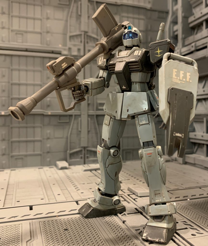 ゲーム中で装備できるロケットランチャーも持たせてみました。