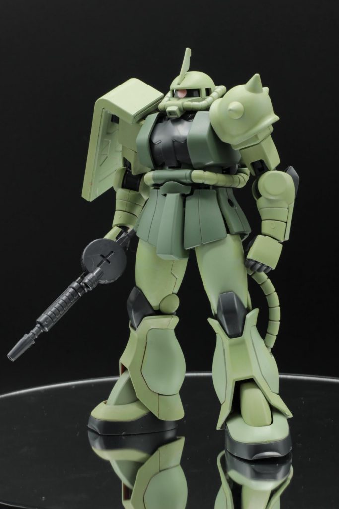 ランナー状態でエアブラシ塗装し、ゲート跡を筆塗りしています