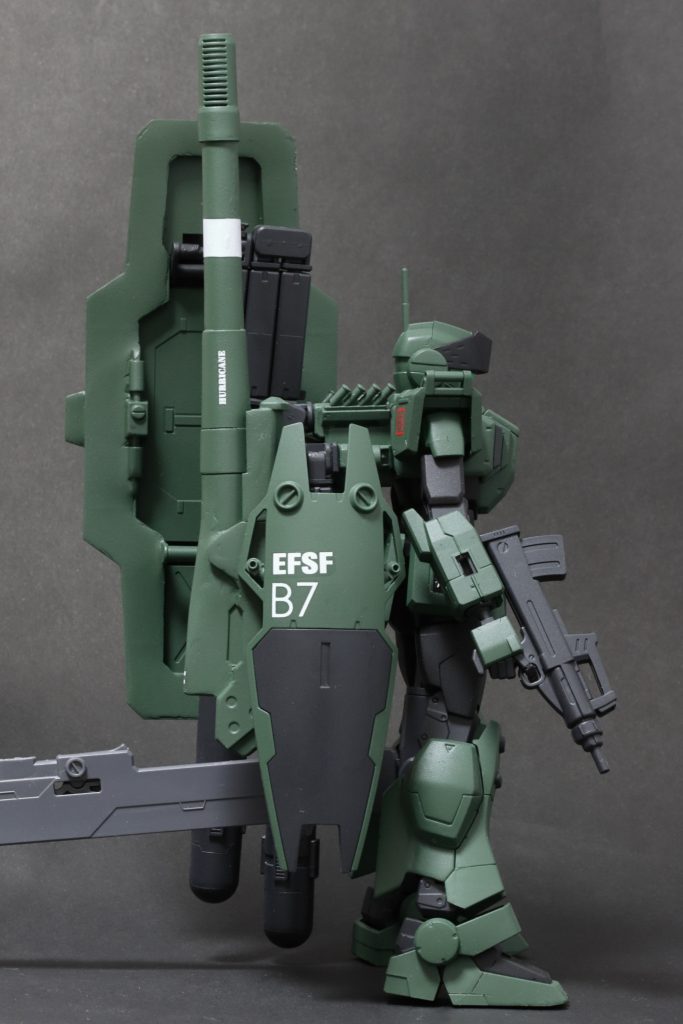 右側。主砲はタミヤのISU-152とパワードアームズパワーダーの砲基部×2をくっつけた上で、パテもりもりにして整形しています。技術不足で凹部を整形しきれていません。ジムガードカスタムの楯裏の肉抜きもパテで埋めていますが、もっとシャープな感じにしたかったかな？以上になります。ありがとうございました。