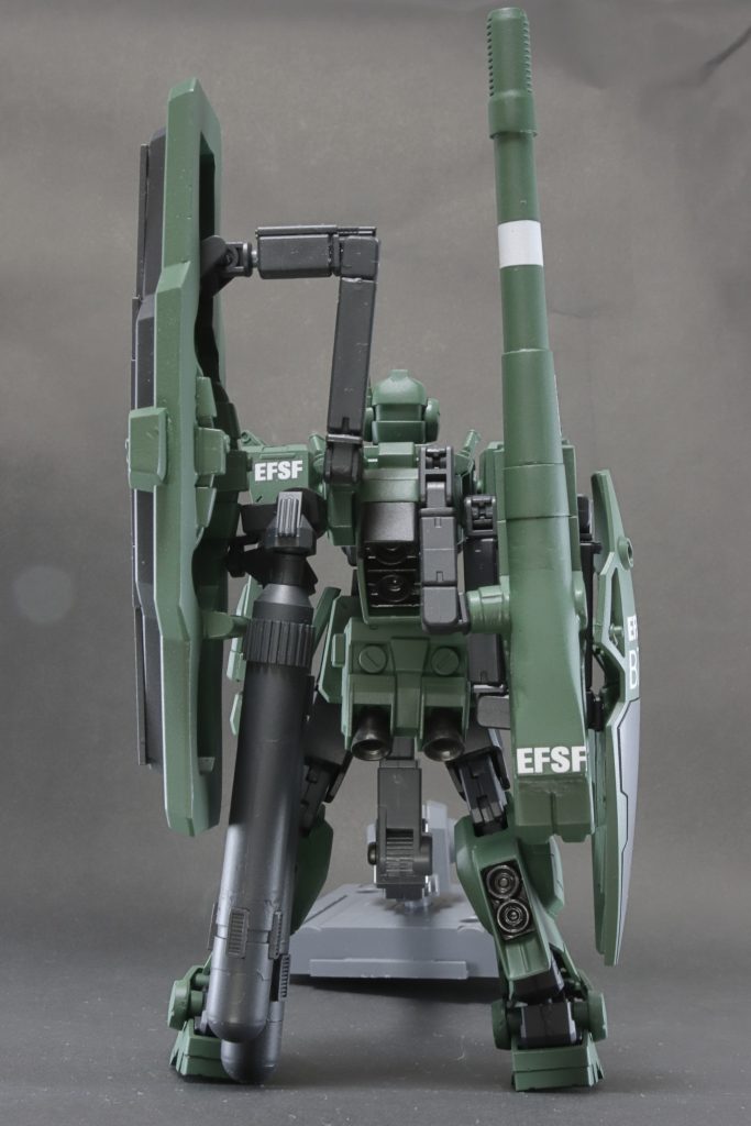 後ろ側。背中にいろいろ盛り過ぎて、自立しません。実機？はすごいアビオ二クスが搭載されているから大丈夫と思うことにしています。絶対耐久性低そう。(一応プロペラントタンクを支えにすれば立たないこともないです）