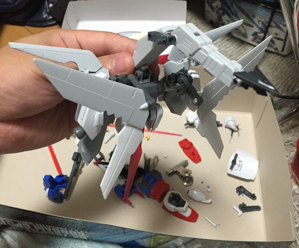 制作風景はこんな感じ。たまたま当時の写真が残ってたので貼り。様々なキットやプラサポパーツを使ったりと、力を入れました。