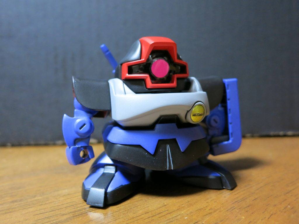 このキット、すごく小さいのにきちんと「ドム」なんです。だからこそ、使用したパーツの形状を全く変える事なく、ディテールアップのみで仕上げられるんですよね。