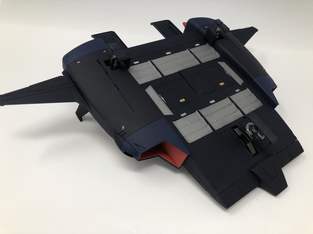 機体下部はしっかりと塗り分けました。