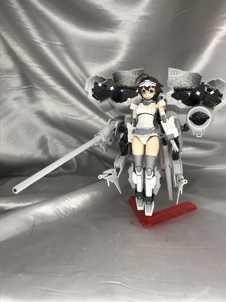 メガ粒子砲を含めるとこの大きさ(笑目指した場所はデンドロビウムというより前に発売したステイメンにオーキスの武装のみ装備してるものをモチーフにしました。