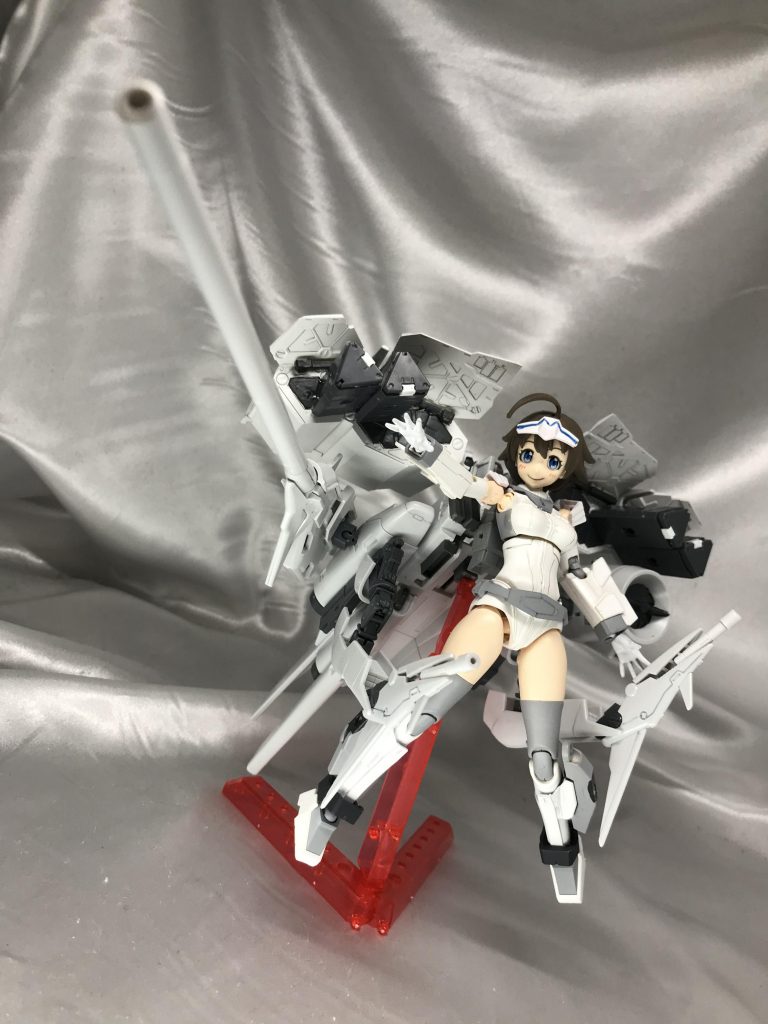 この迫力よ。ナミさんはステイメン要素を乗せず、単純に白く塗装したのみとしました。本来は肩と足はステイメンにしようと思ったのですが、このカラーがめっちゃ可愛かったのでそのまま採用しました。