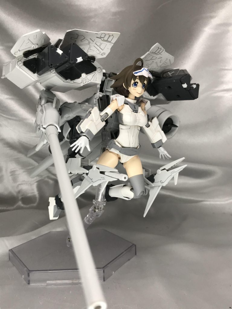 体を限界まで反らして巡航形態に。