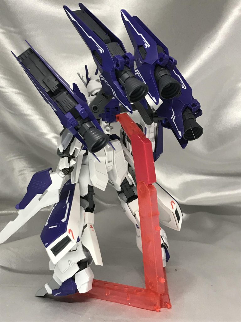 背面。 見た目で分かる高機動です。作品前半の主人公が能力等に覚醒する前に乗ってる前期型のイメージです。作品後半できっと覚醒してサイコミュ兵器とか積むんでしょうきっと(笑