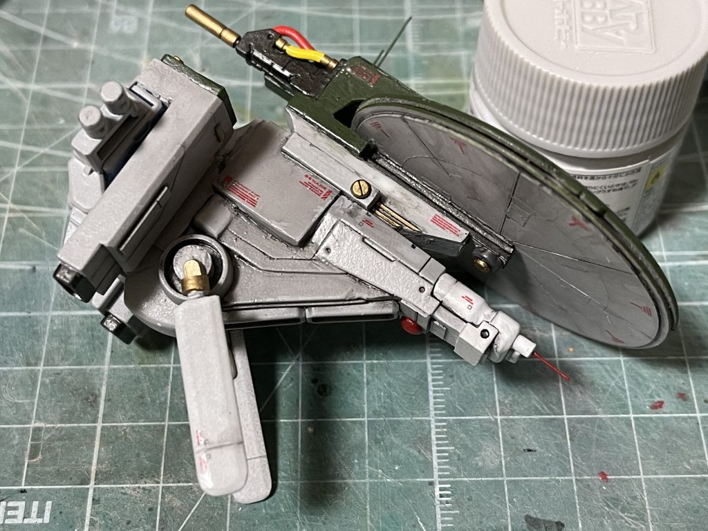 　当初、適当なジャンクパーツを組み合わせてそれらしく作りましたが、1号機のディテールからかけ離れたものになってしまい・・・どうにも我慢ならなくなりイチから作り直しに（泣しかし構造、動きを考えながら既成の設定画の密度を上げていく妄想は楽しかったです。これぞ俺設定を立体化していく醍醐味。 