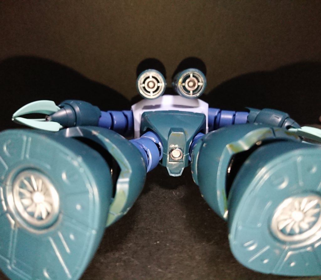 また、DAISOで売られている「ペイントマーカー(銀)」のインクを綿棒につけて、その綿棒をバルカン、バーニアや塗装ハゲしそうなところにヌリヌリ。