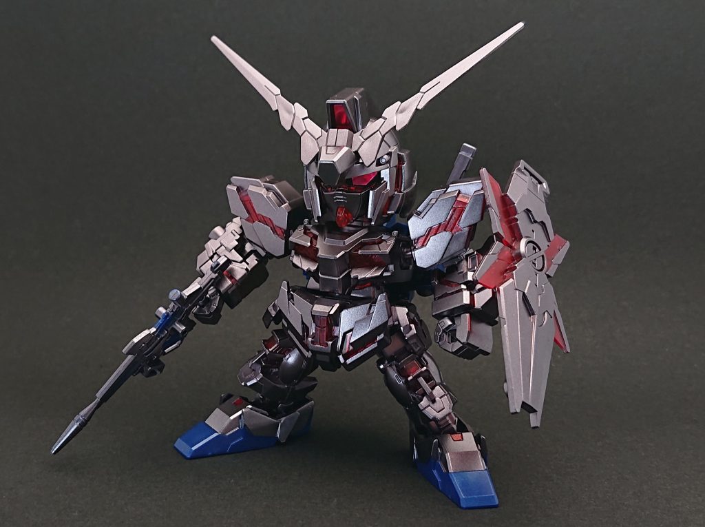 基本的にガンダムマーカーエアブラシシステムを使って塗装しました。