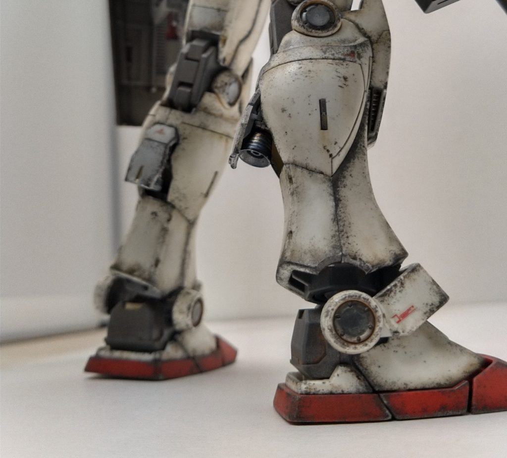 このキットのお気に入りポイントのひょっこりバーニア。ウェザリングマスターを使って焼けた感じを表現しました。