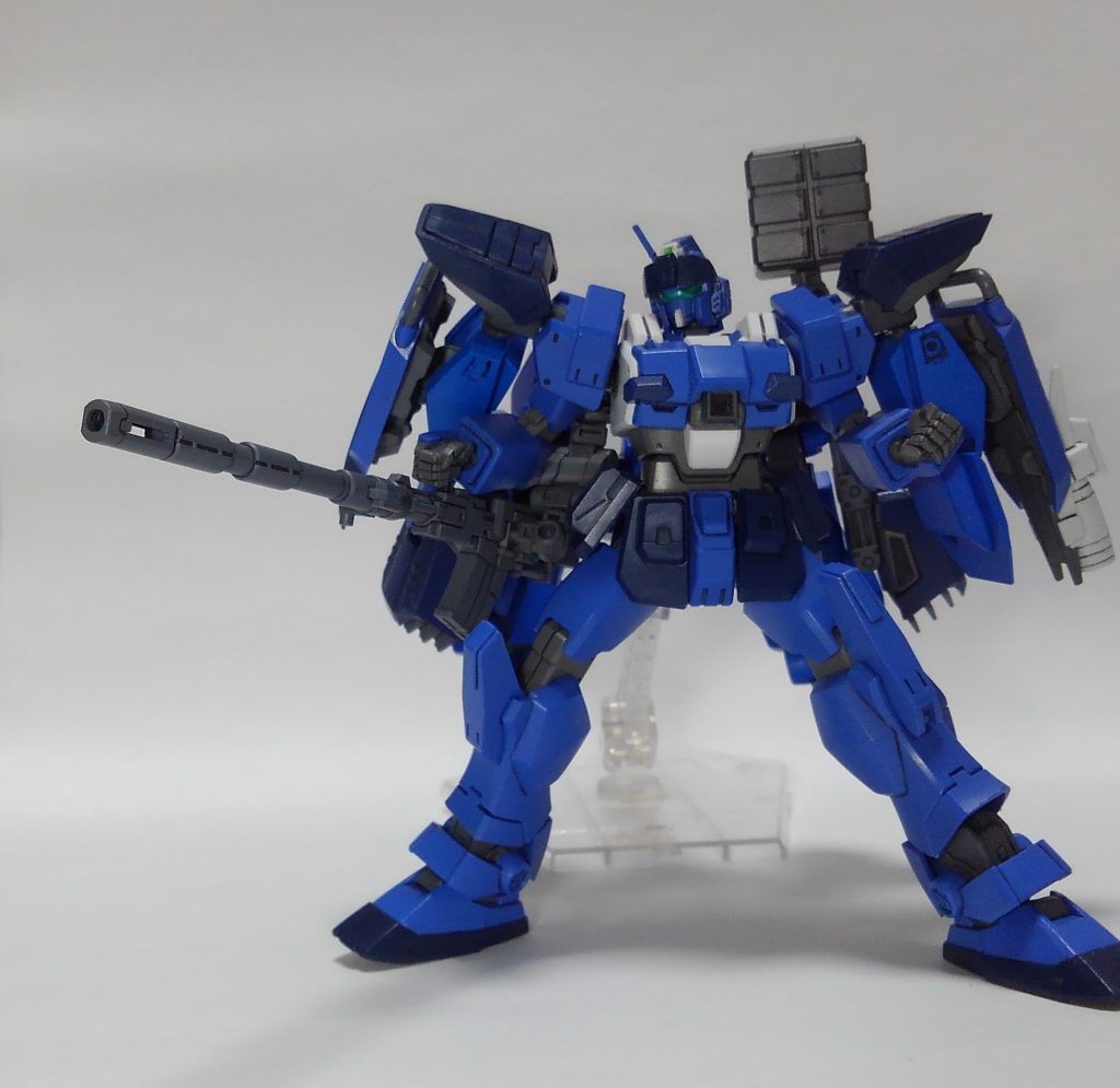 180ミリキャノンはペイルライダーのものを使用。ミサイルランチャーはEz-SRのものです。それぞれバックパックにアームで接続しているので上下のポジションは変更できます。