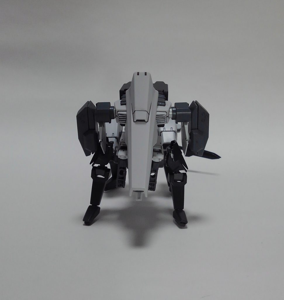 というわけで、新型犬です。まぁ犬っぽいのは4足なだけくらいですがwメガライドランチャーとドッグパックをミキシングして、その他ジャンクだのビルダーズ系とかのパーツを組み合わせました。