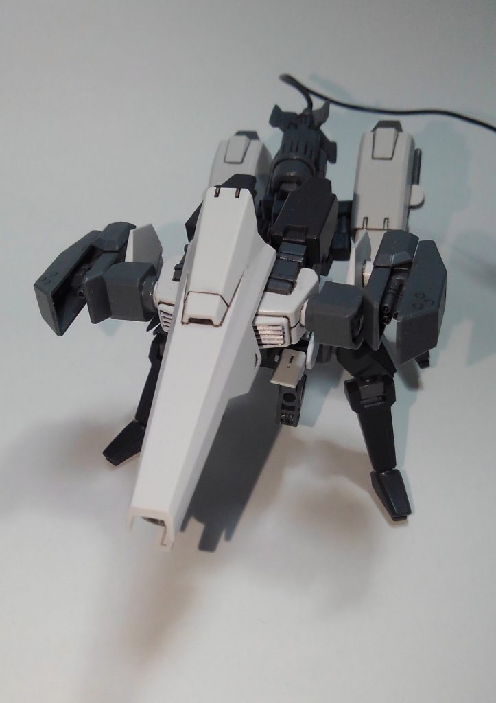 耳の部分にパワードアームズパワーダーのガトリングを取り付けています。ゾイドにもそんなのいませんでしたっけ?