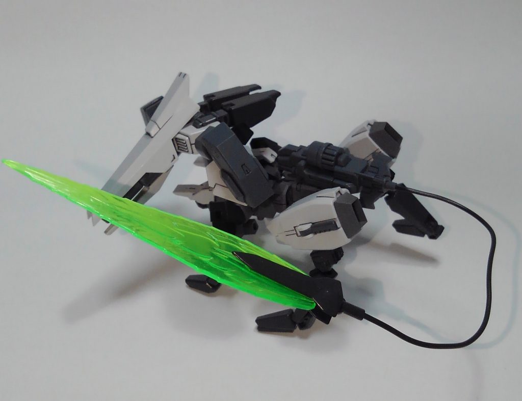 尻尾のビームカッター。旧1/100のエピオンのビームソードを加工しました。