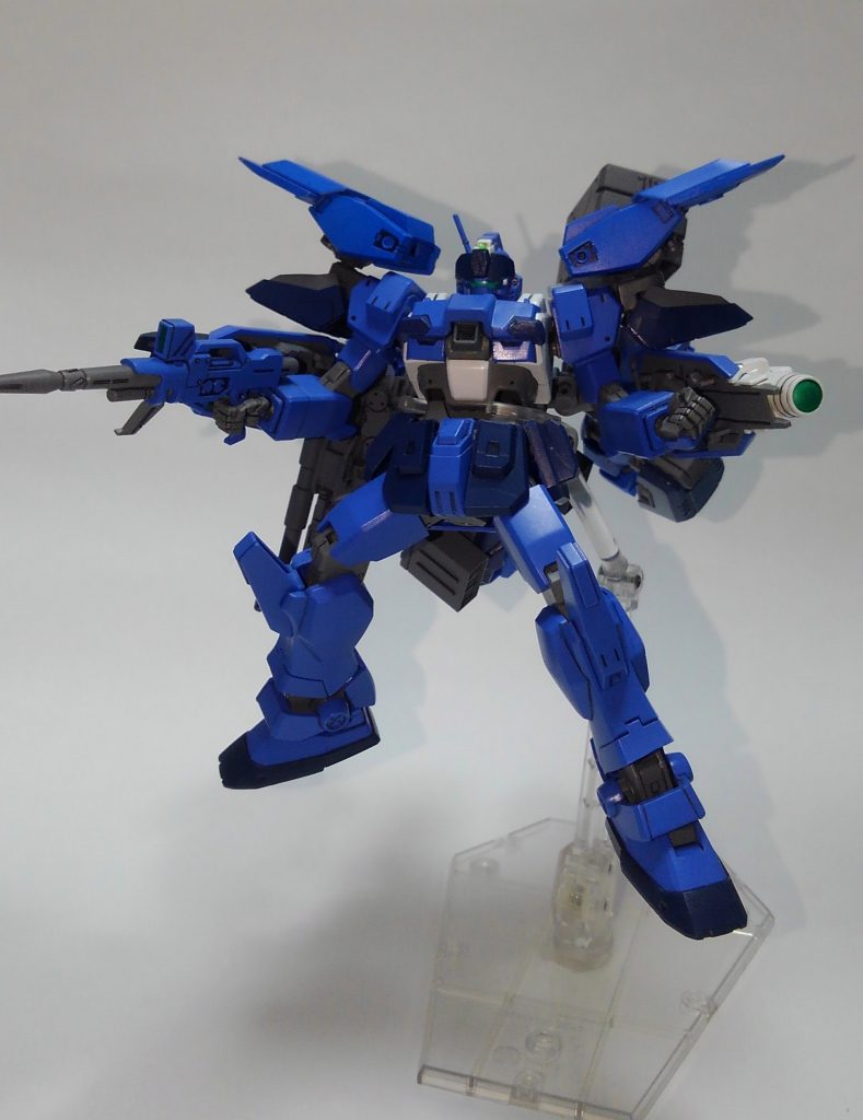 以前作ったBDグロリアス同様、胸部のバルカンはメガ粒子砲的なものに変更しました。今回は展開式ではありません。