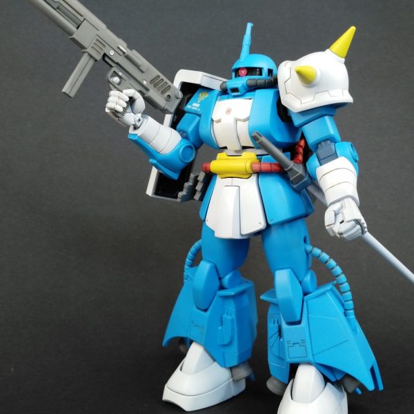 高機動型ザク　(MS-06-R2)