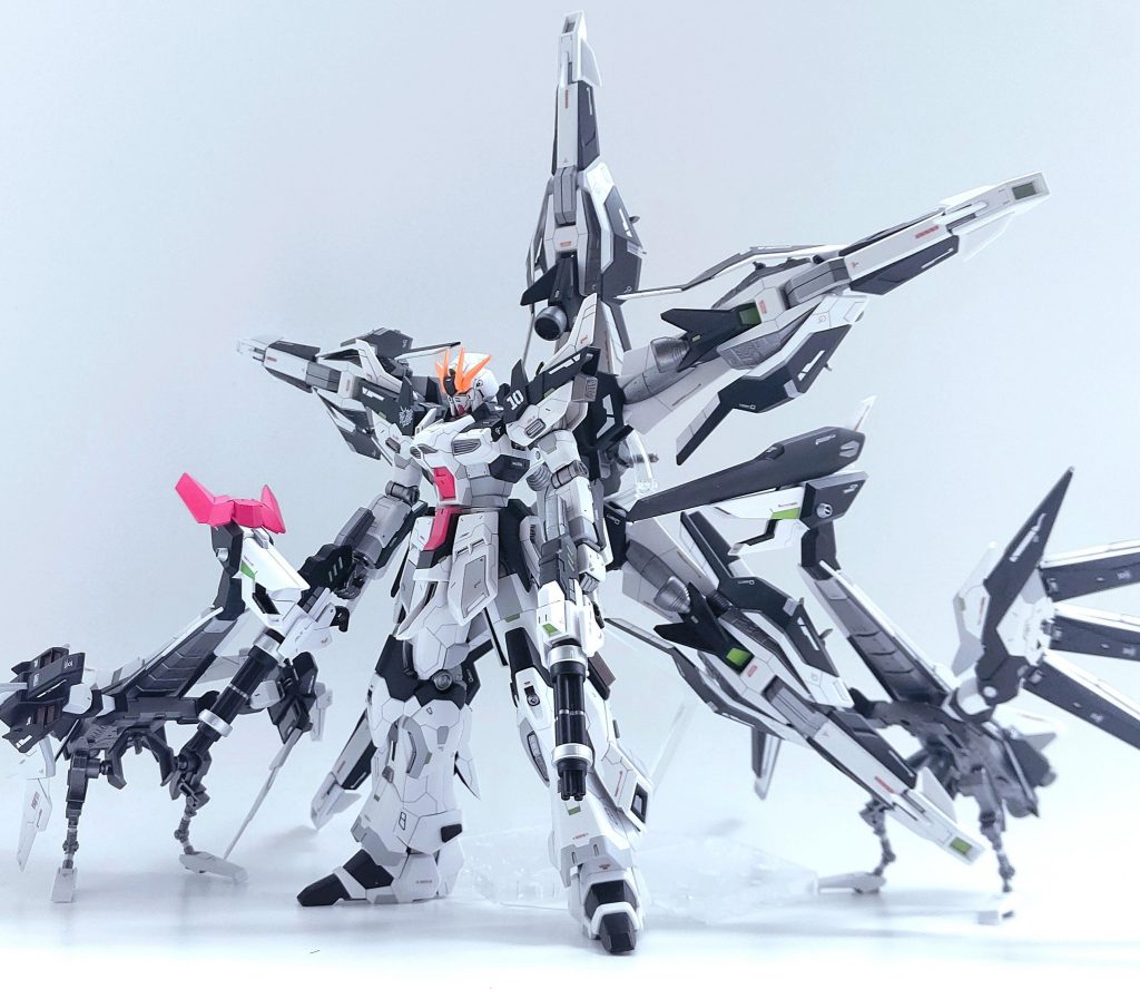 スターファイヴレイブ形態では二機のヴレイブブースターがフリーになりメイジン・カワグチが当初使用していたヴレイブアメイジングの本体と二機のレヴを使っての戦闘スタイルをより高次元で再現できるようにしました!