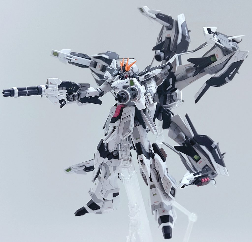 アメイジングレヴの頭を前面に展開することでヴォアチュールリュミエールで集めた粒子を収束発射するフルバースト形態への展開も可能。