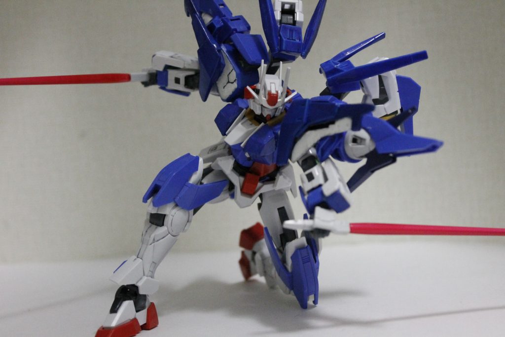 膝に収納されている(という設定の)GNビームサーベル。