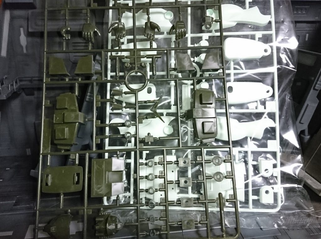 ＭＳＶ　ＦＡの中のガンダムのみプレゼント過去にガンスタさんに作品を投稿済みの方でほしい方がいれば差し上げます（転売対策　たいして価値はないと思いますが一応）送付等の連絡はツイッターのＤＭでします　住所を知りたいとかではないので郵便局留めでも可能です