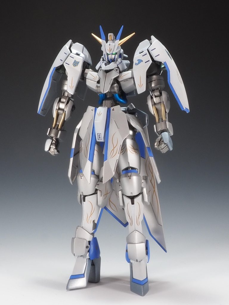 ベースはグリムゲルデです｡それにグレイズリッターの外装を組み合わせてみました｡フロントアーマーはグリムゲルデの腰アーマーを切断してグレイズリッターのアーマーと接着しています｡頭部はグリムゲルデを改造して使うつもりでしたが､諸事情によりジャスティスナイトのを少し弄って付けました。首周りがスカスカになったので30MMのパーツを切断､接着しました｡