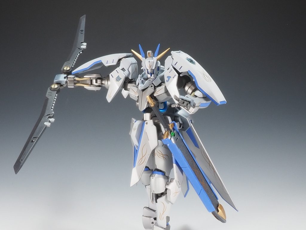 コトブキヤのダブルブレードです｡デカすぎてHGに合わせ難かったのですが､ハイヒール化で等身がかなりアップしたので持たせてみました｡