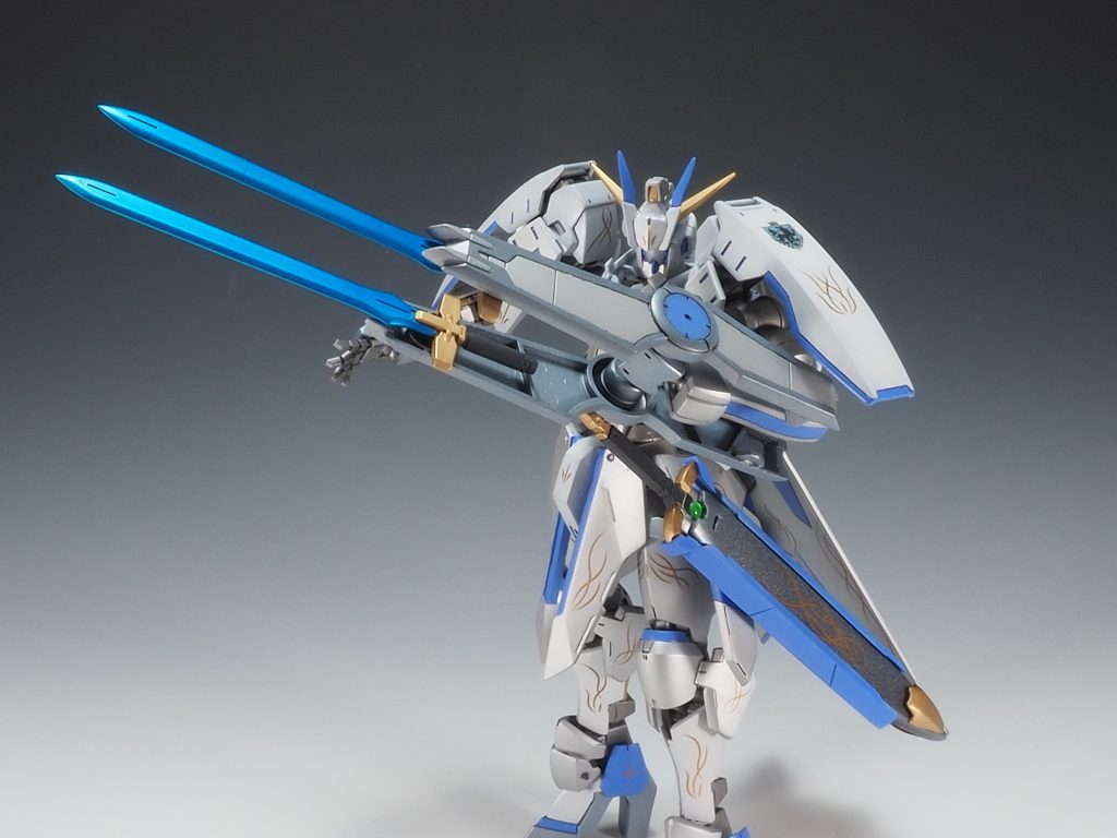 グレイズリッターの肩アーマーが干渉したため､ヴァルキュリアシールドが付けれなくなったので二つ組み合わせて手持ち武器にしてみました｡一応「ヴァルキュリアカタール」としています。