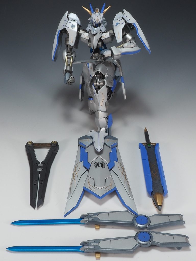 装備一覧です。騎士風MSとゆうことでどうにも銃火器が似合わないため､武装は全部刀剣類にしました｡