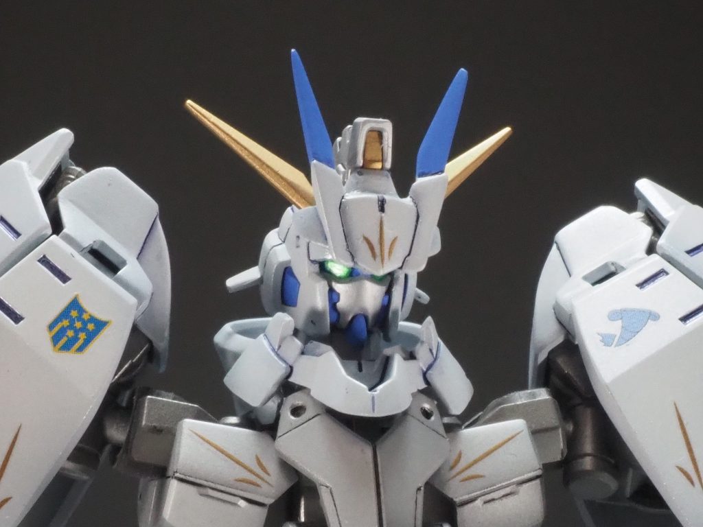 ナイトの象徴､口の三本スリットは埋めました（好みでないので）額当ては30MMのパーツを切断加工して貼り付けました｡