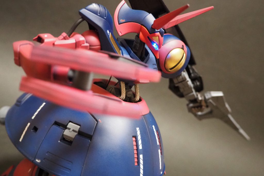 左手はビルダーズパーツの1/100連邦用をチョイスこのサイズだと1/100が丁度いいとは、圧巻でした(笑)