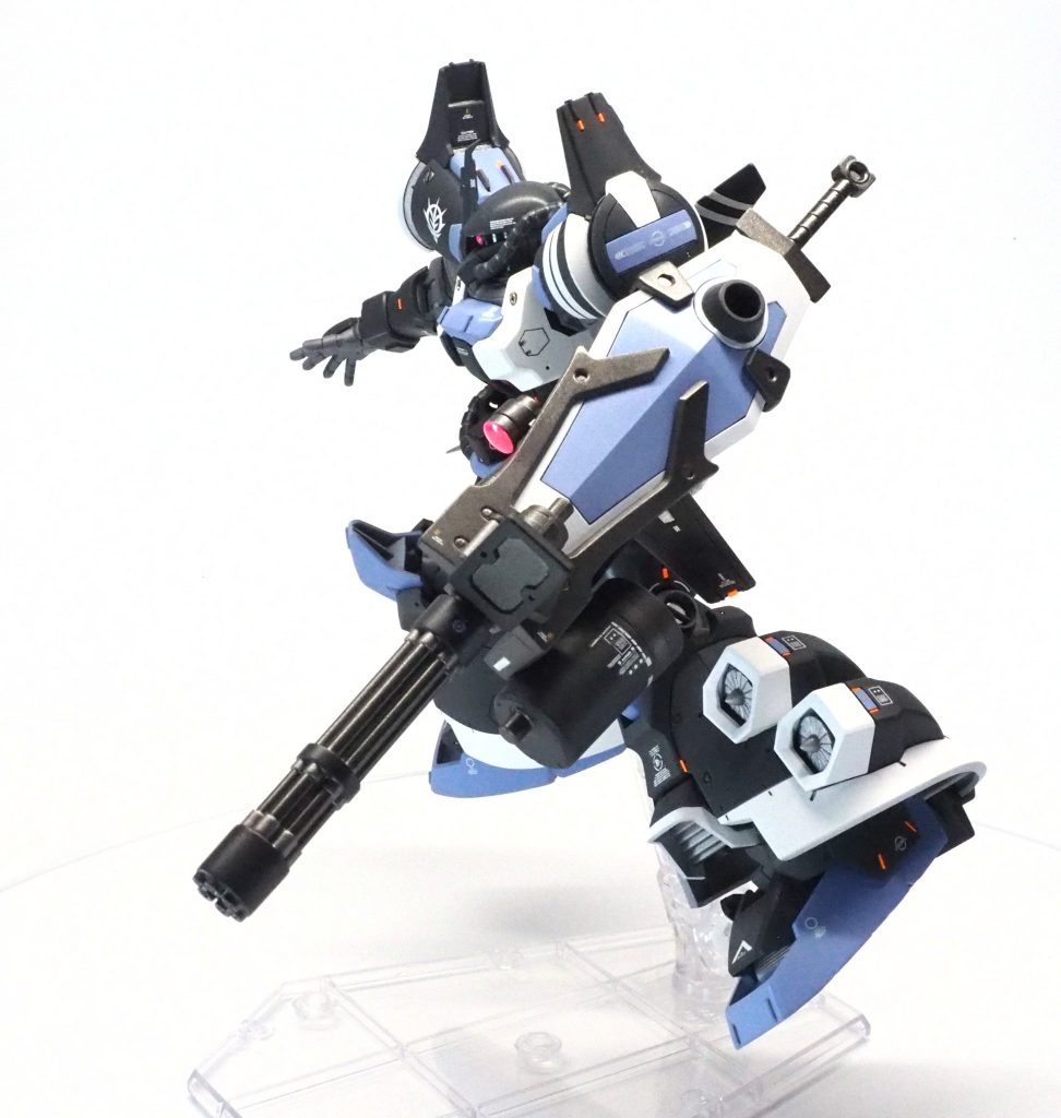 ガトリング・シールドを装備。ガトリング・シールド格好いいよ格好いいよガトリング・シールド。ガトリング・シールドは何故こうも人を惹きつけるのか。武装は黒鉄色をベースに、焼鉄色、それと本体同様にジャーマングレーで塗装しました。ガトリングの重厚感が表現できていたら嬉しいです。